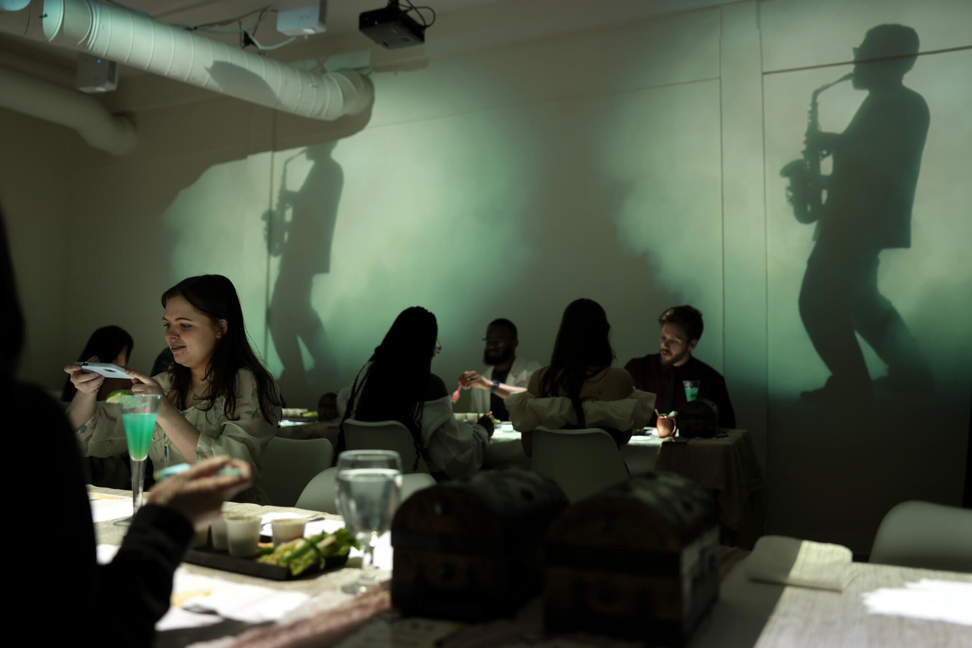 A dinner event titled "7 Paintings" is a 7-course meal with projections