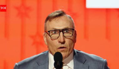 Anaheim Ducks face growing NHL pressure as Pat Verbeek decisions create offseason uncertainty and roster concerns | NHL News