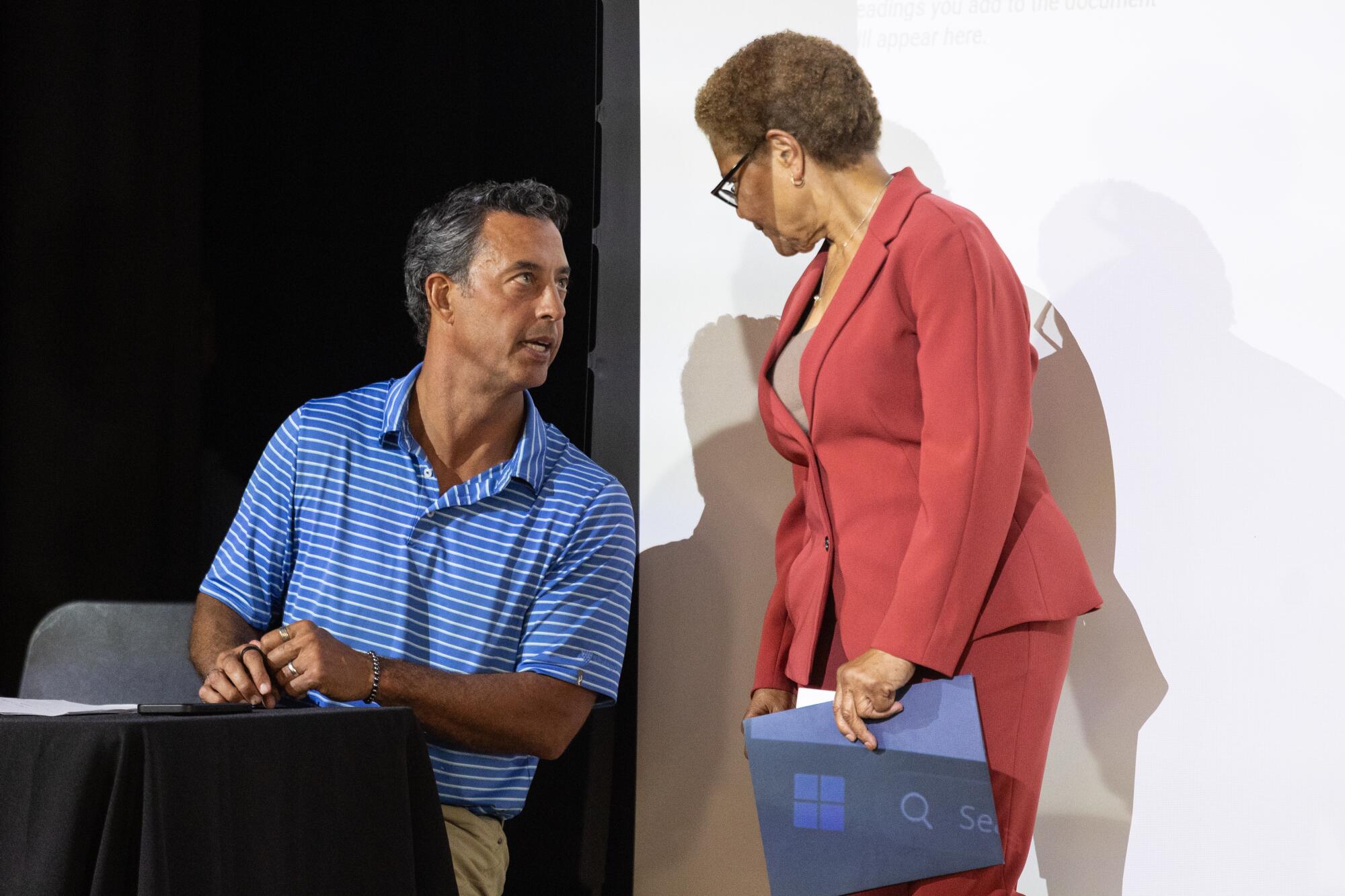 Lineage COO Jeff Rivera interacts with Los Angeles mayor Karen Bass at Stevenson Middle School.