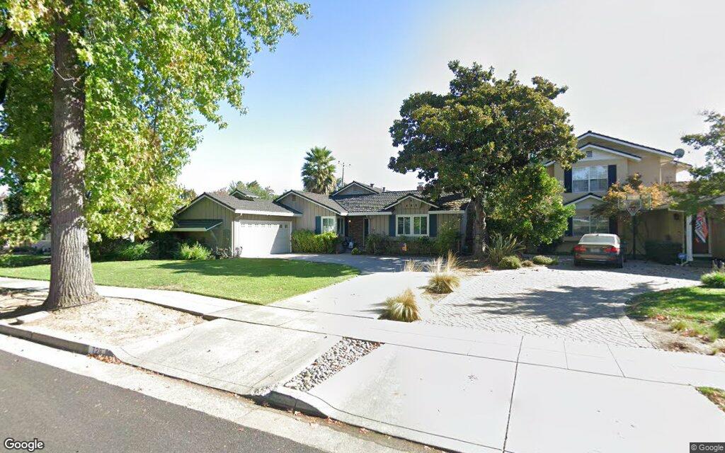 Genevieve Ln. 728 - Google Street View