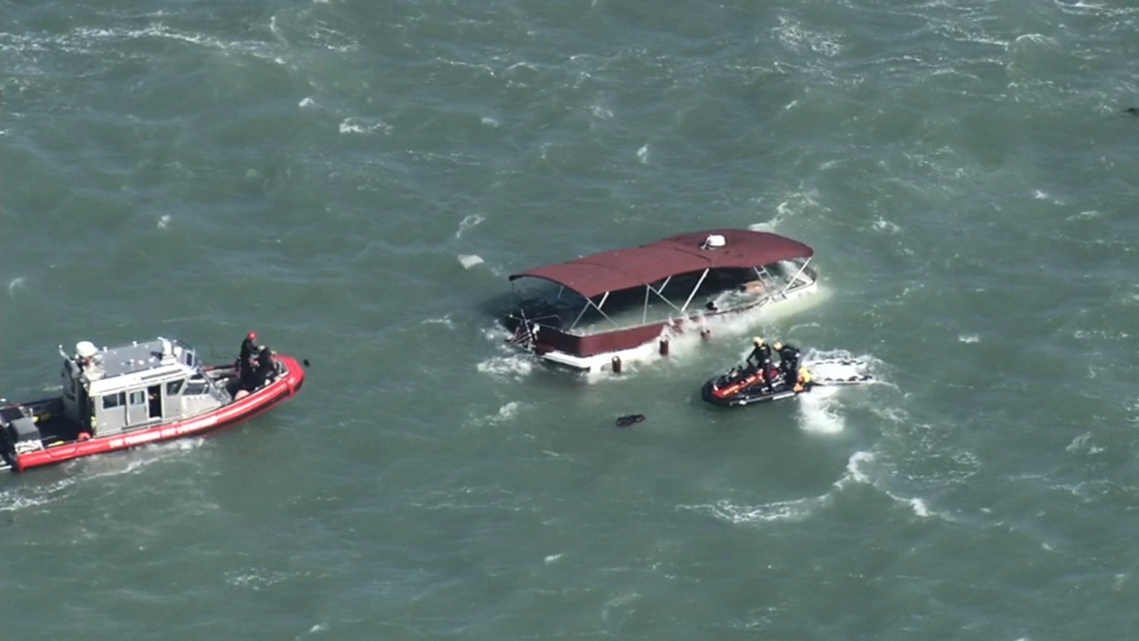 At least 1 killed in sinking boat in San Francisco Bay near Alcatraz; SFFD rescue underway