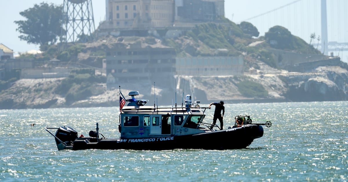 Rescuers keep searching for 3 people after boat capsizes in San Francisco Bay, killing 1