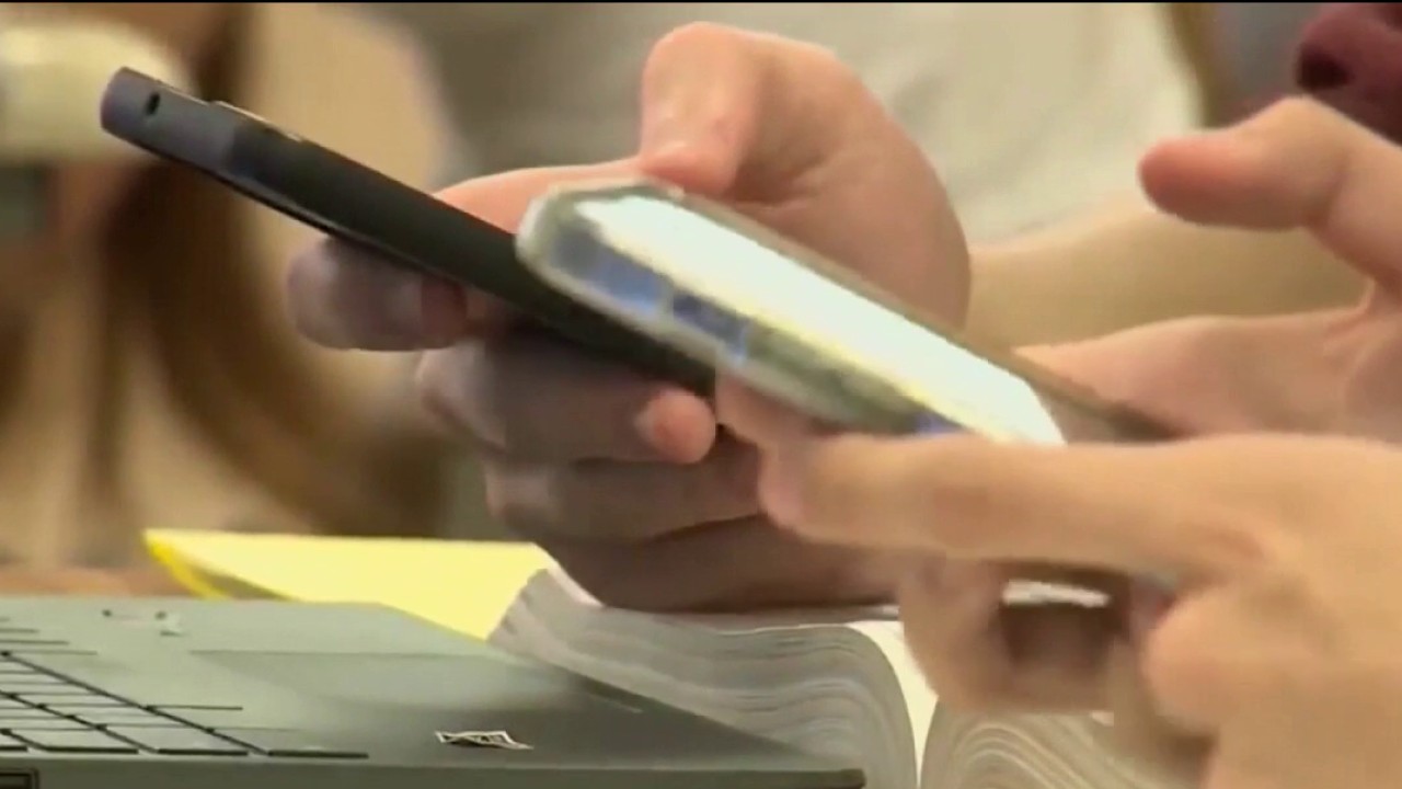 Oakland Unified School District to implement full cell phone ban