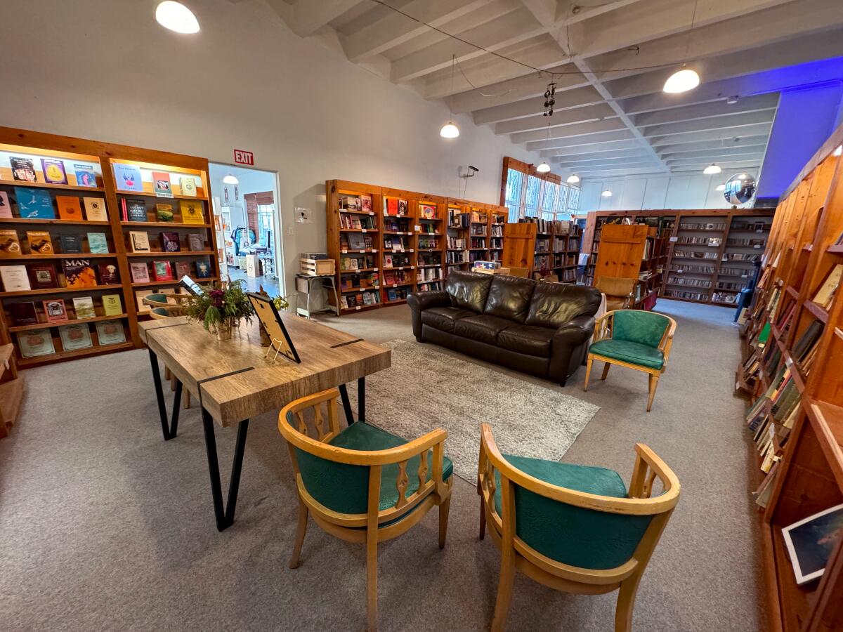 The Philosophical Research Society features an auditorium, a gallery, a library of 30,000 volumes and a bookshop.