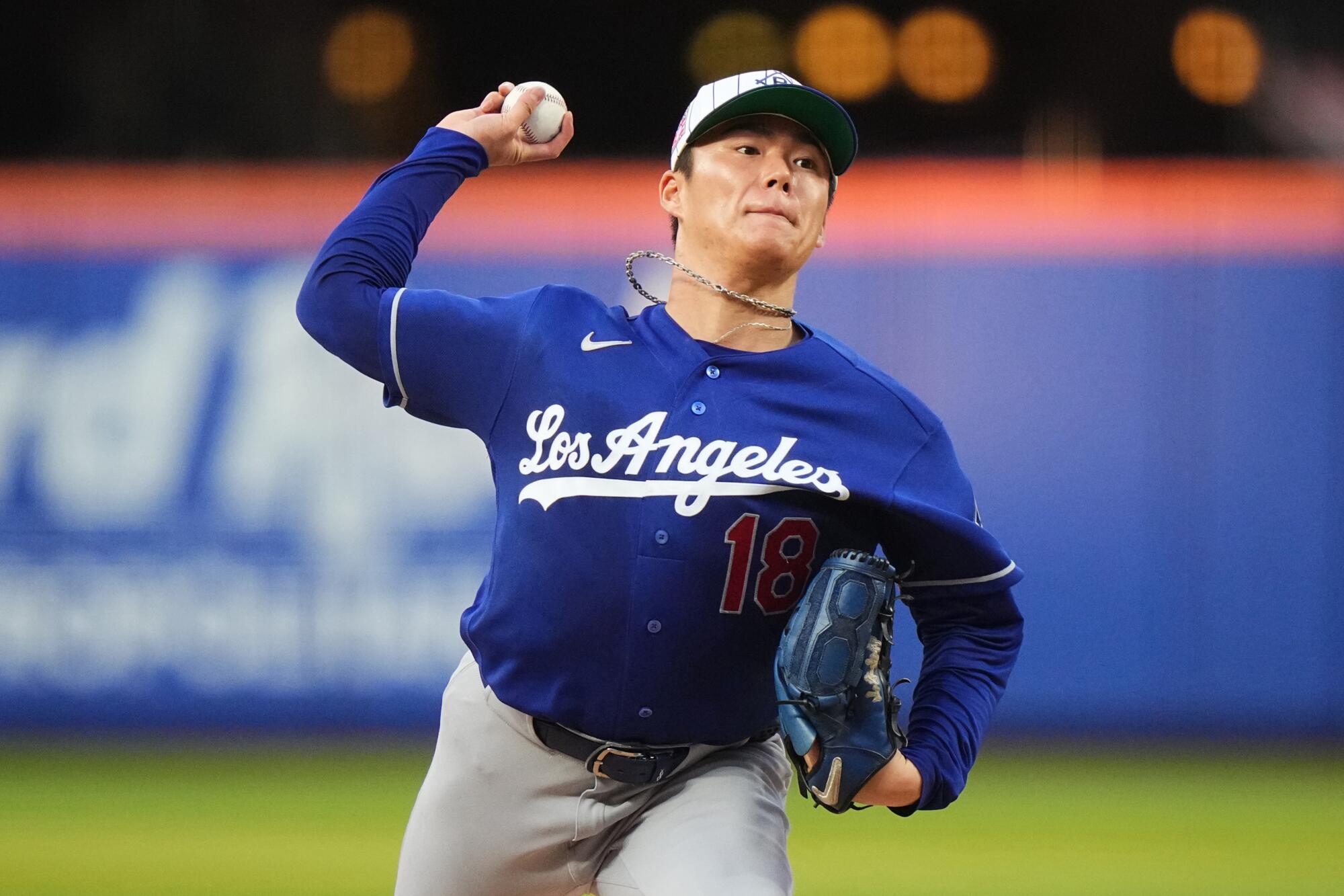 Dodgers starting pitcher Yoshinobu Yamamoto delivers against the Mets.