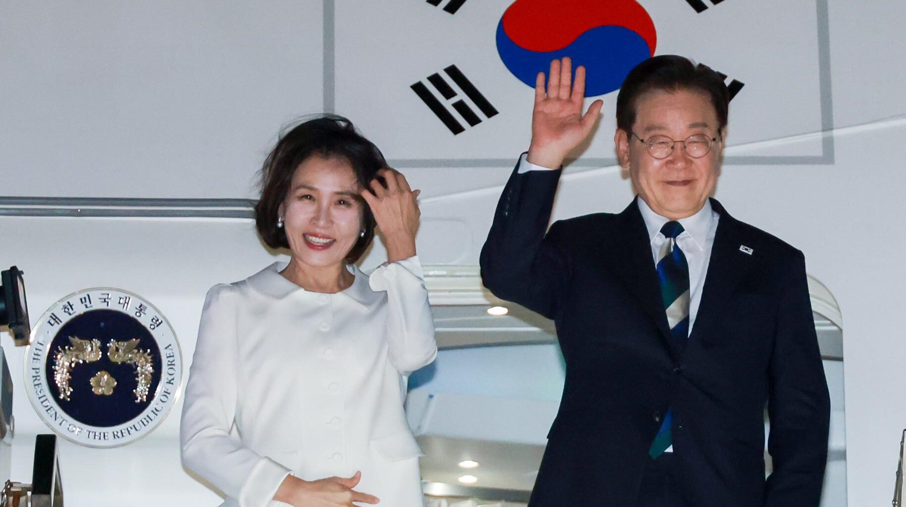President Lee Jae Myung, right, and first lady Kim Hea Kyung depart for Brazil at San Francisco International Airport, Saturday (local time). Yonhap