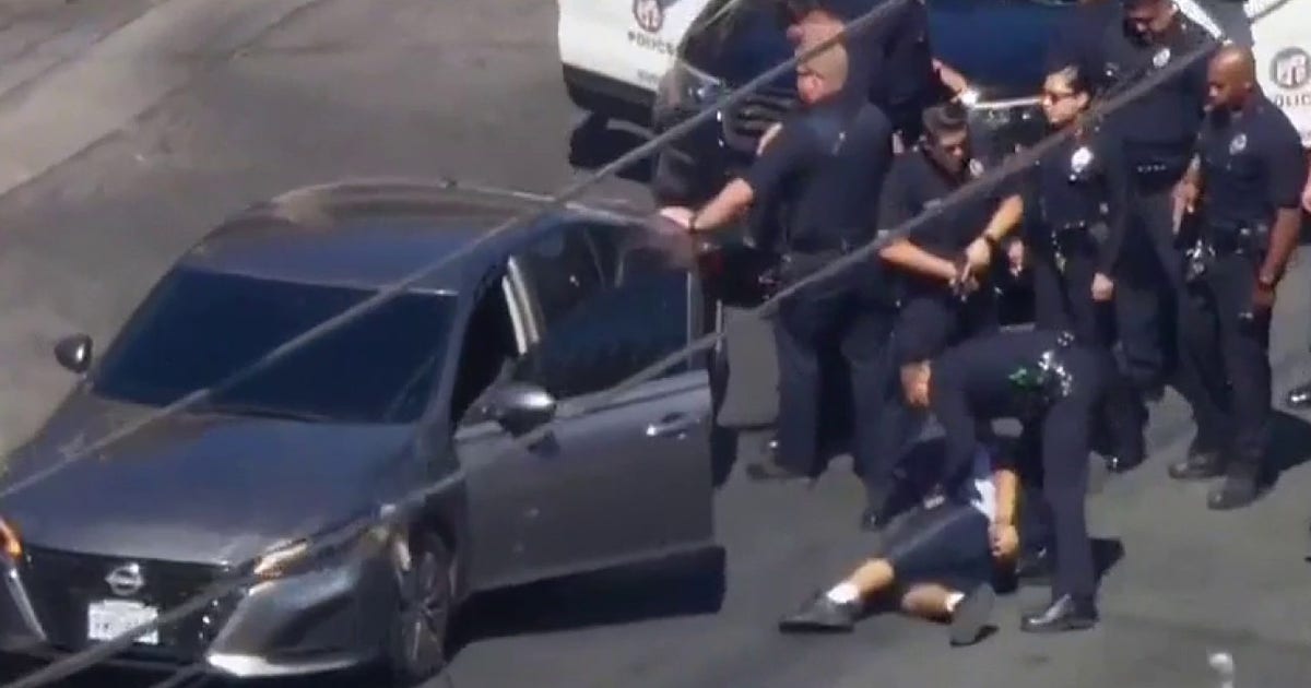 Man leads brief police chase in North Hills