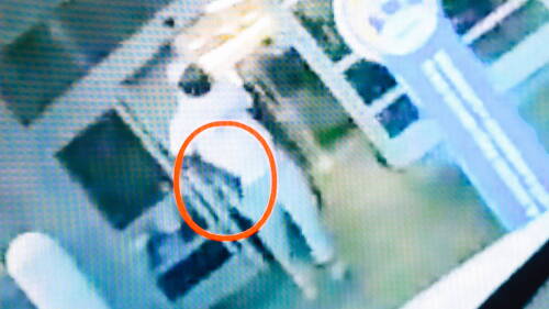 US-NEWS-VIDEO-SHOWS-ARMED-MAN-ENTERING-5-LV.jpg