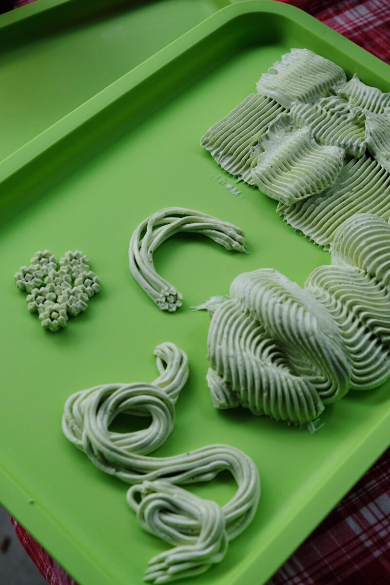 Wilde encourages students to practice piping buttercream on a tray or parchment paper before starting to decorate her cake.