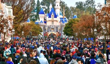 Disneyland abruptly closes restrooms and restaurants amid water outage