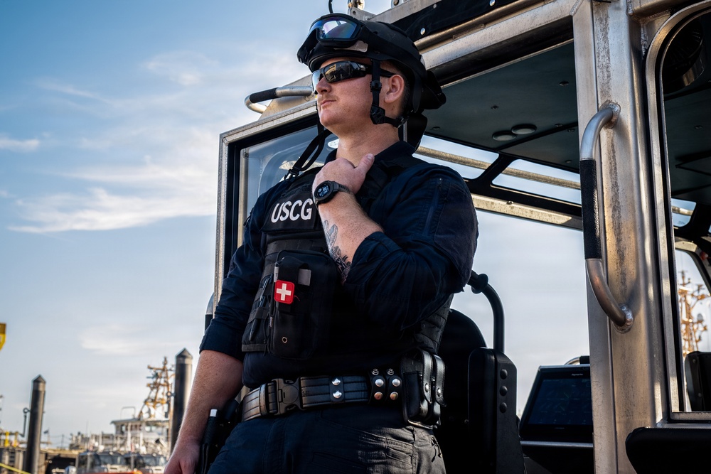 Coast Guard Station Los Angeles-Long Beach conducts non-complaint vessel pursuit training