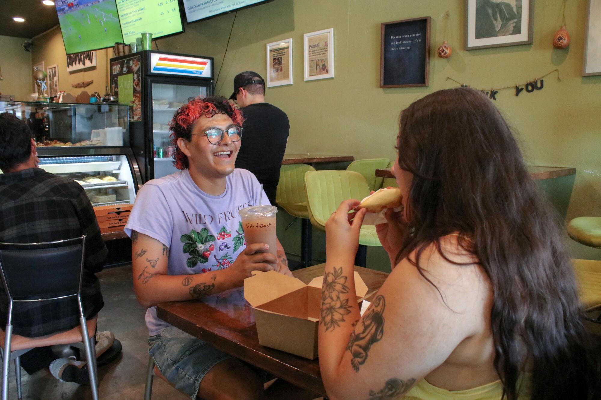 Christian Martinez tried mate for the first time with his friend Kayleen Lubo at Mate Conmigo.