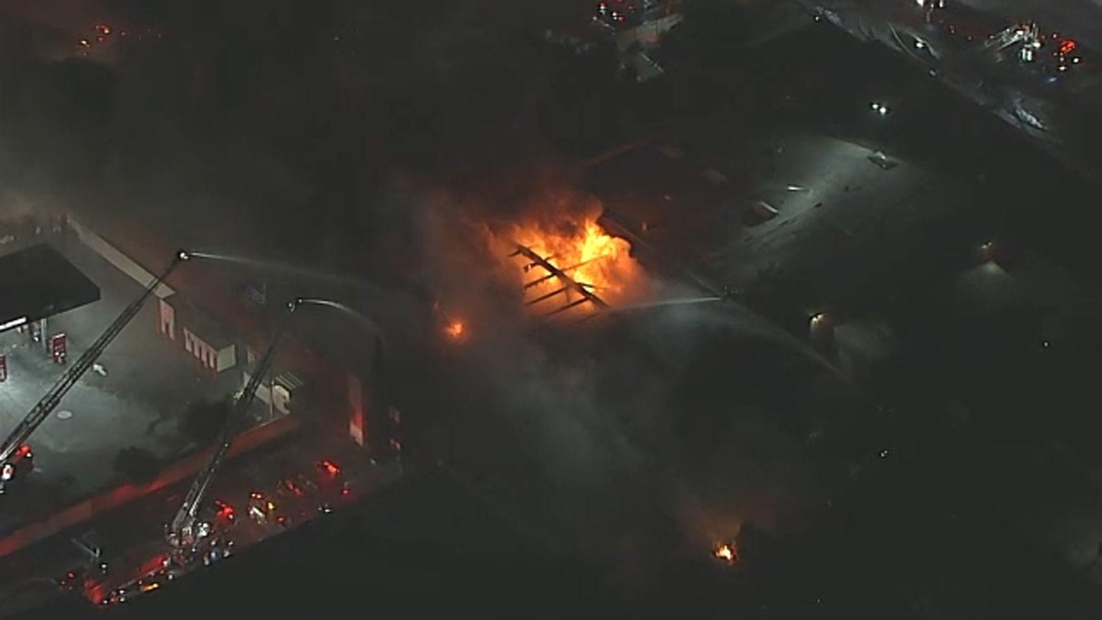 Large fire erupts at business in Harbor Gateway, filling the air with black smoke