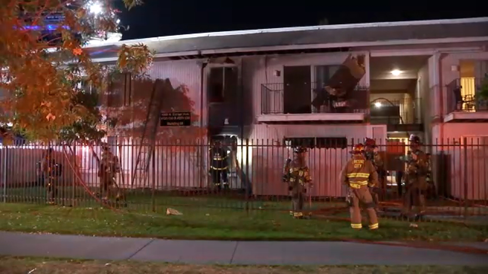 Residents displaced after apartment fire in northeast Fresno, officials say