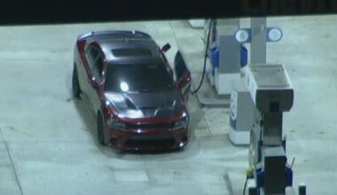 Driver stops for gas during high-speed chase in Southern California