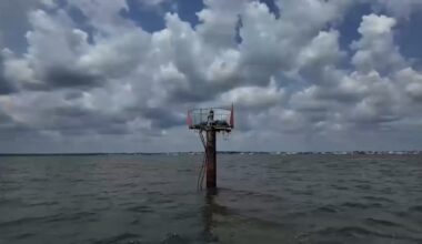 1 killed, 3 others injured after hitting steel pole in boating crash at Long Beach Island, NJ