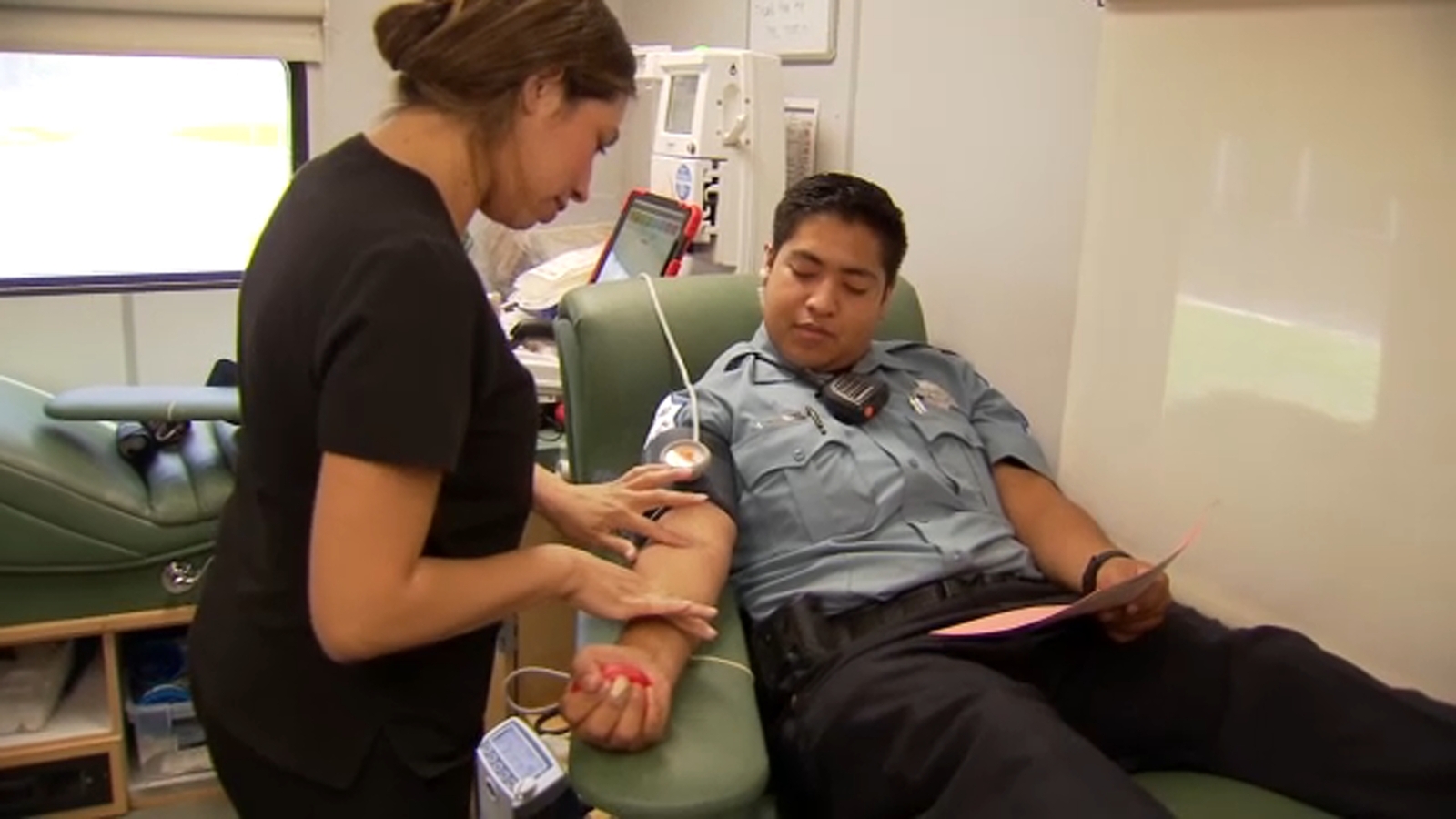 Fresno Police host blood drive for annual North Valley 'Battle of the Badges'