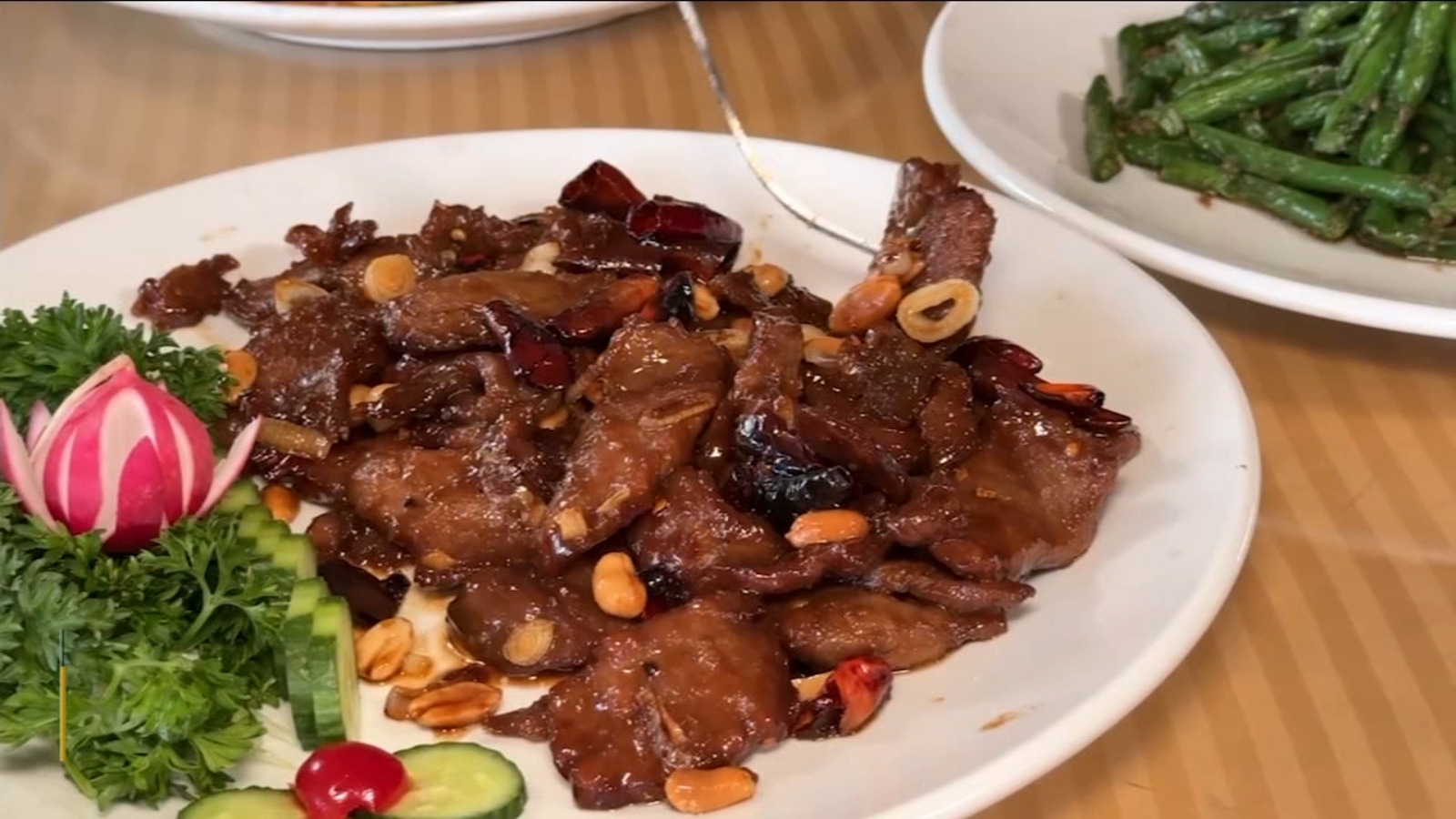 Hu's Szechwan Restaurant has been a Westside favorite for nearly 50 years - ABC7 Community Eats