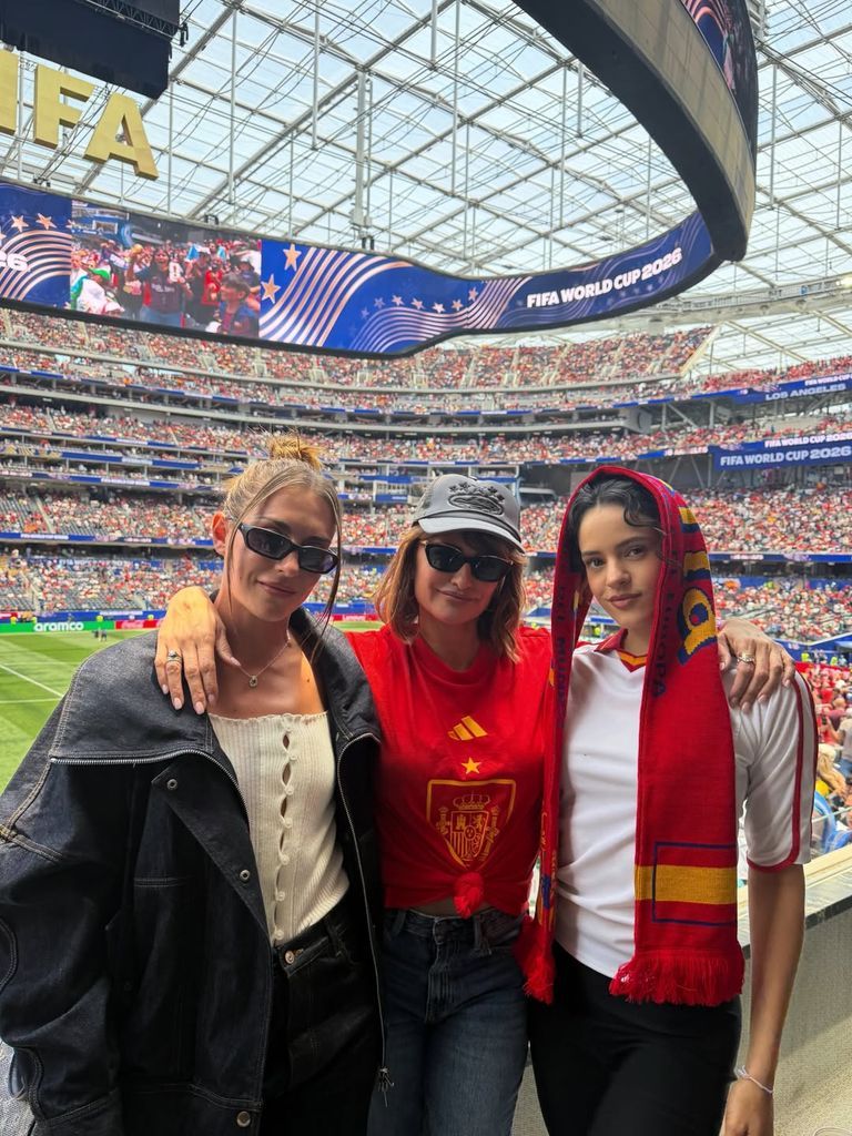 Alexia Putellas, Penélope Cruz and Rosalía supported Spain in their game against Austria.
