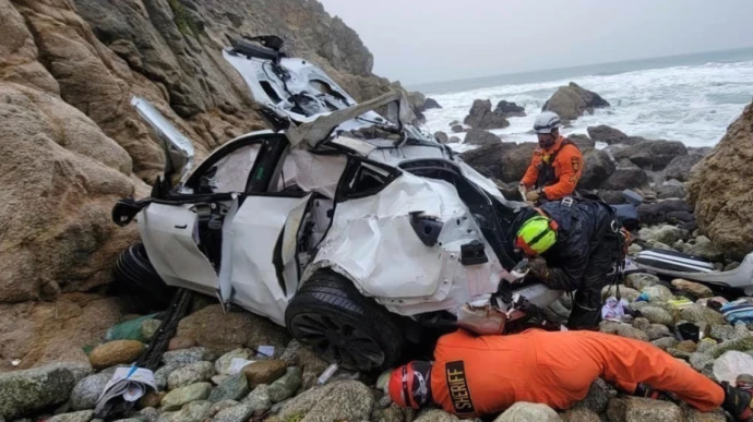 Charges against California dad who drove family off cliff dropped after mental health treatment