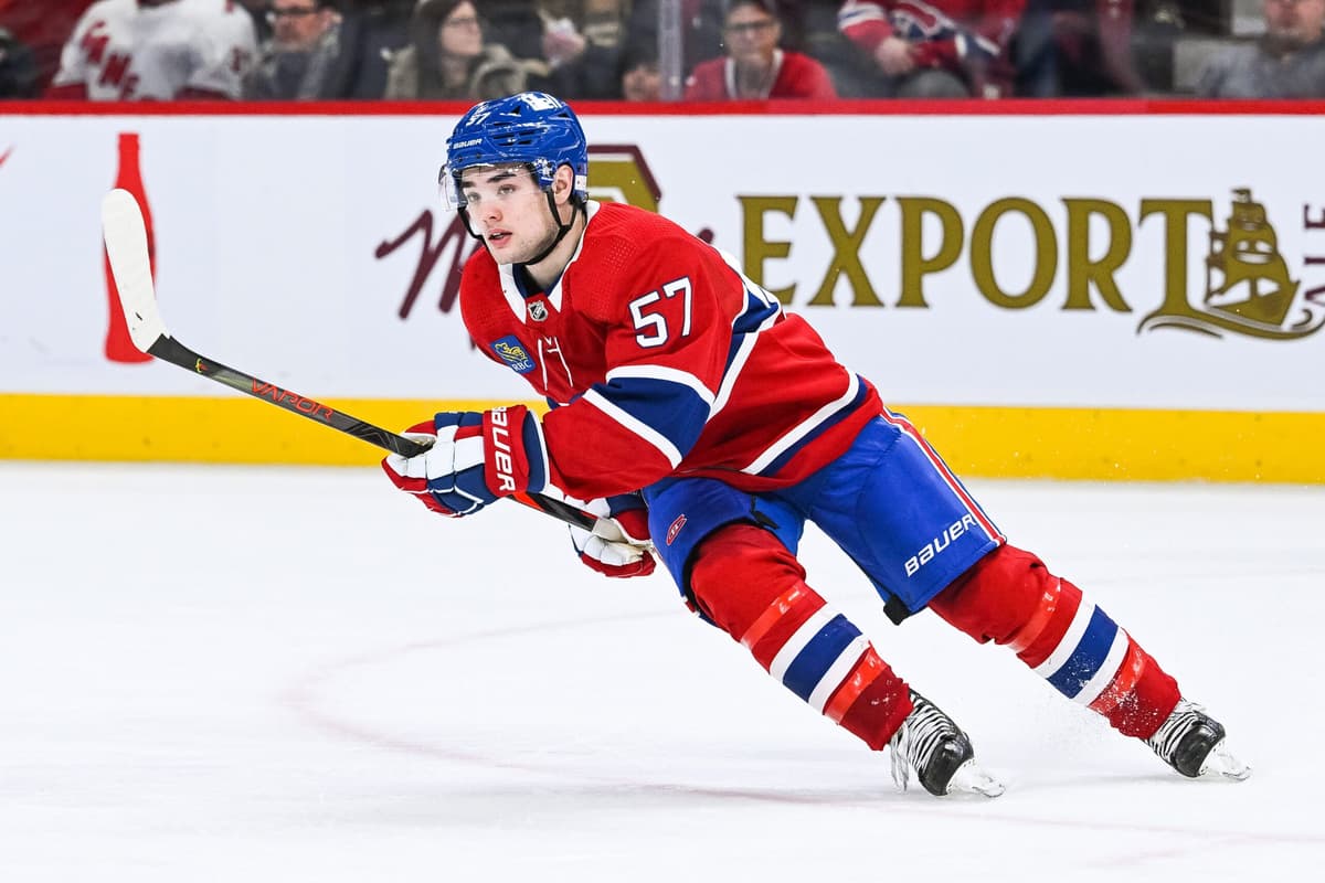 Ducks sign Sean Farrell to one-year extension