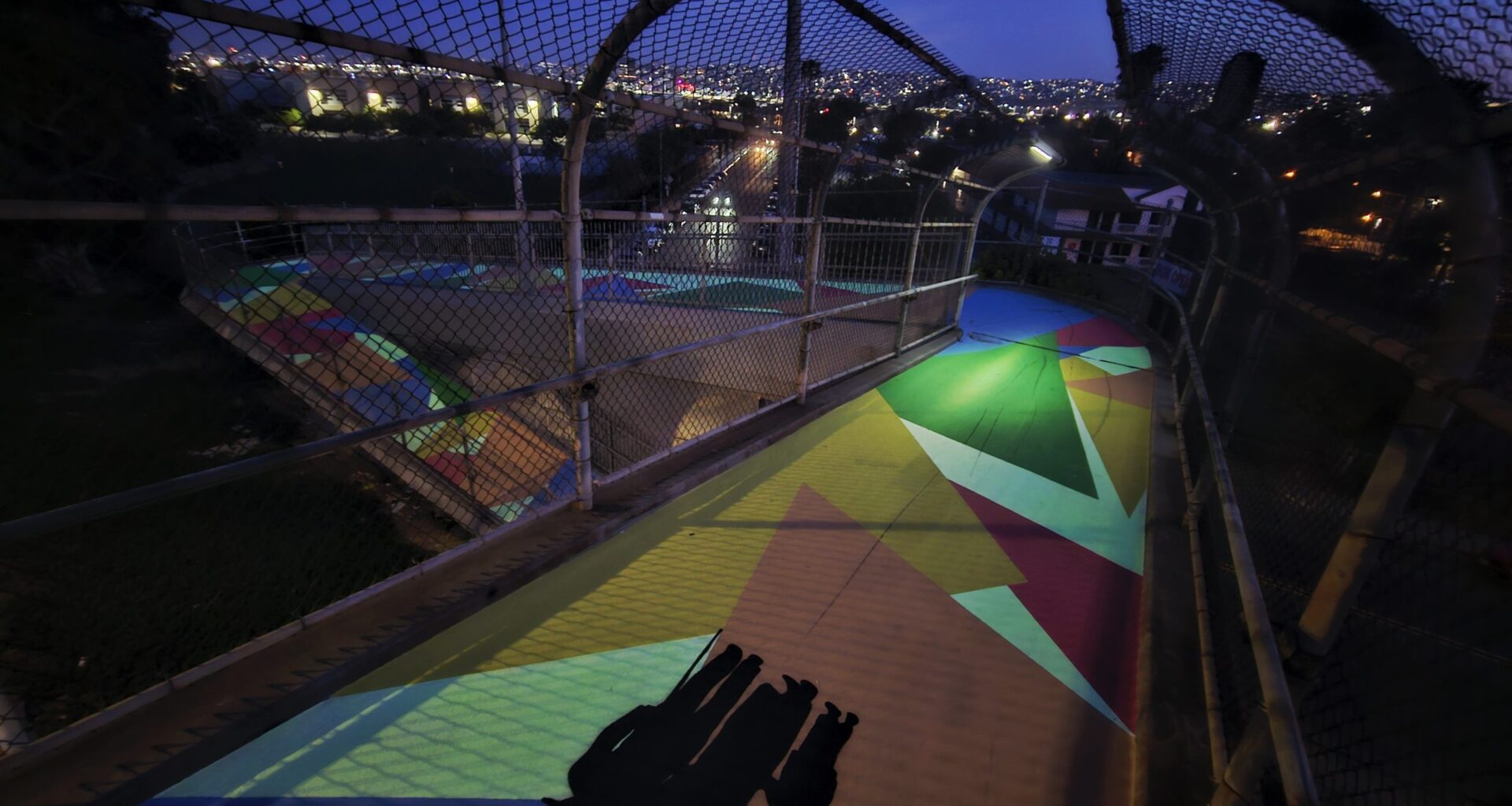 San Diego bridge gets glow-in-the-dark treatment