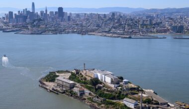 1 dead, 3 missing after boat capsizes near Alcatraz in San Francisco Bay