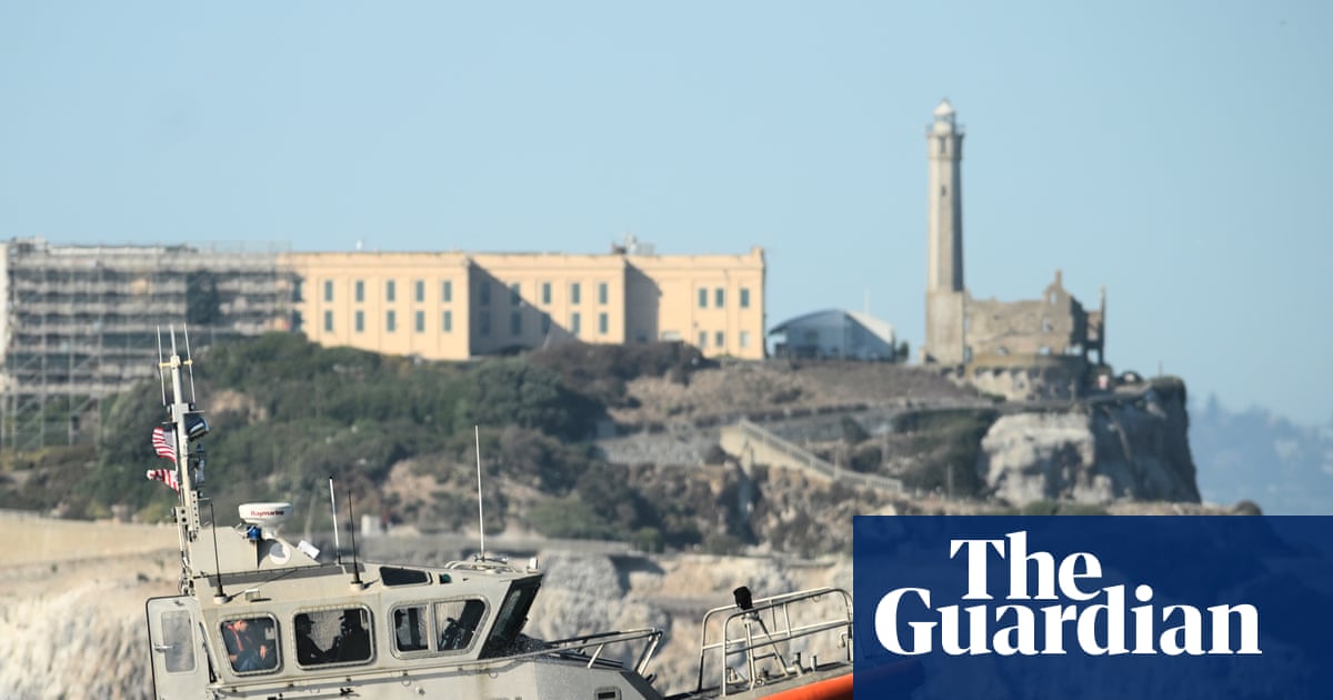 One person dead and two missing after boat sinks near San Francisco’s Alcatraz Island | San Francisco