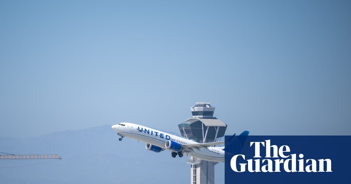 United Airlines says it will ‘look into’ worker’s threat to call ICE in viral video | San Francisco