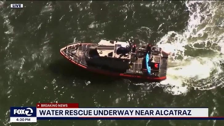 071426_alcatraz_boat_rescue_2310049