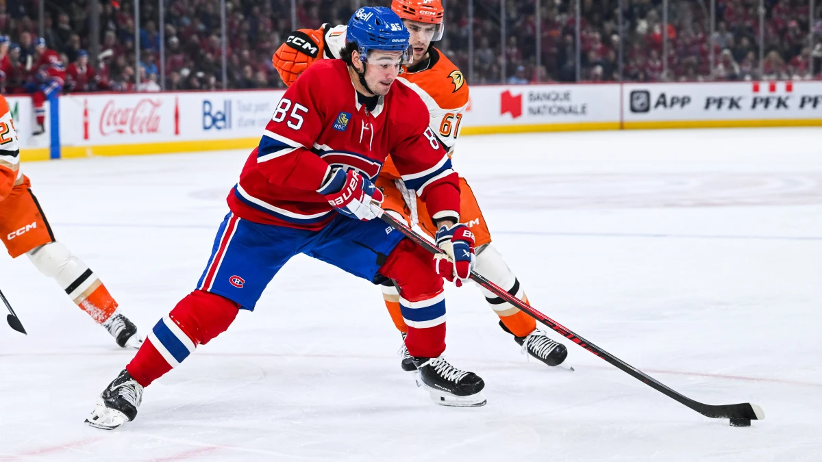 Montreal Canadiens left winger Alexandre Texier (85) battles for the puck against Anaheim Ducks left winger Cutter Gauthier (61) during the first period at the Bell Centre.