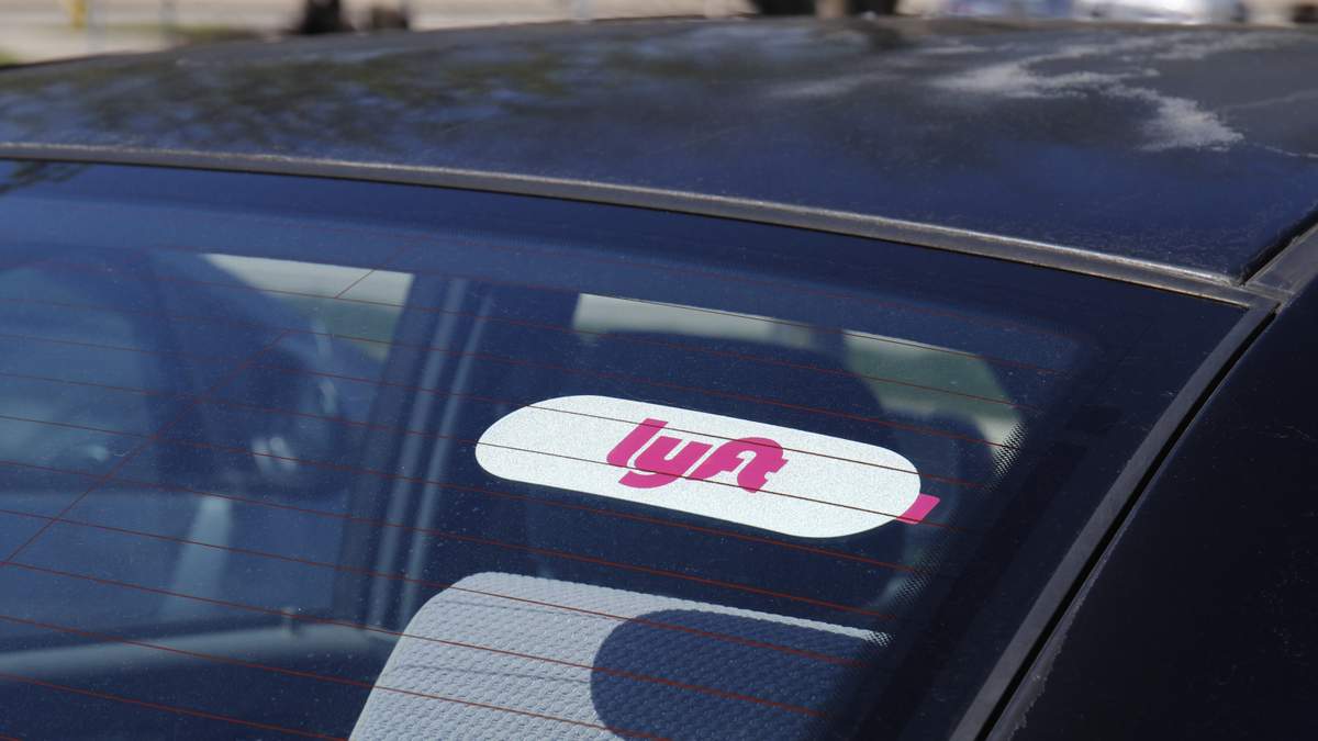 Anaheim Considers Taxing Disneyland Ubers & Lyfts