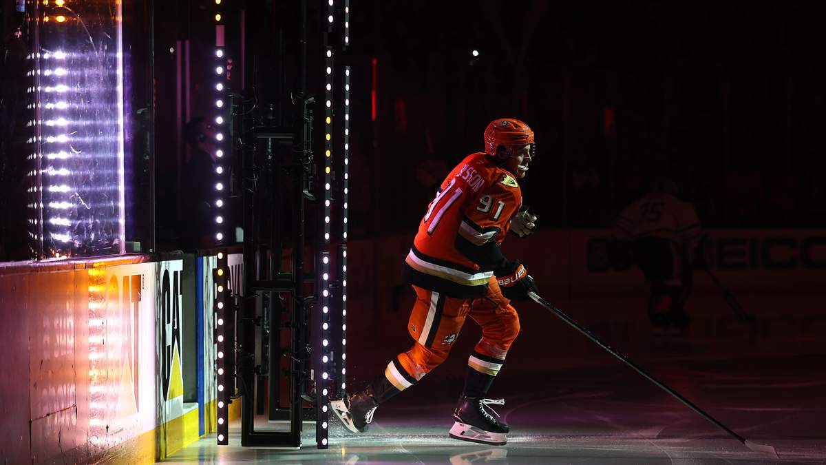 Ducks Match Flyers' Offer Sheet To Keep Carlsson