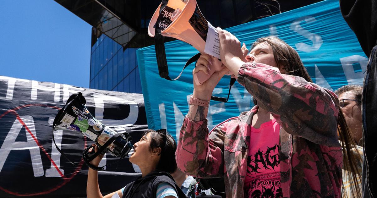 Scenes from the nation’s 1st major anti-AI protest | Photo Essays