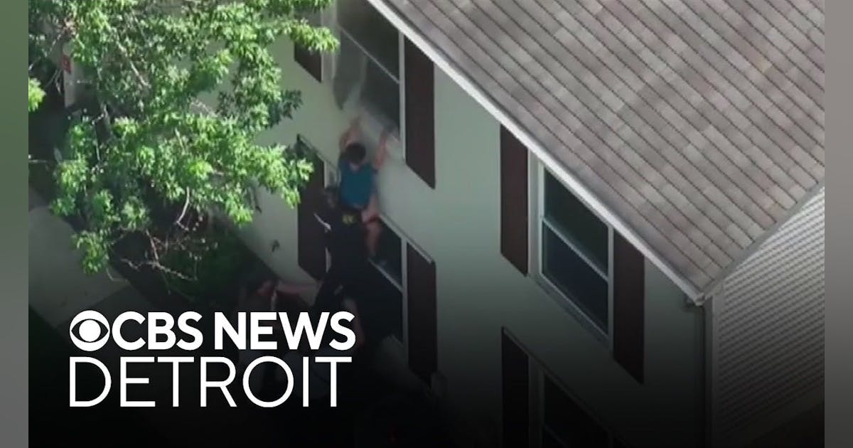 Oakland County, MI, Cop Rescues Boys from House Fire