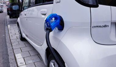 California car sales drop but EVs bounce back | John Lindt | business