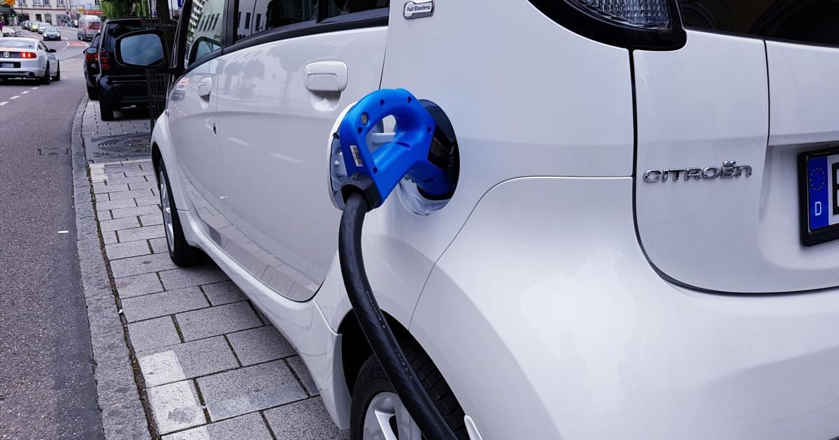 California car sales drop but EVs bounce back | John Lindt | business