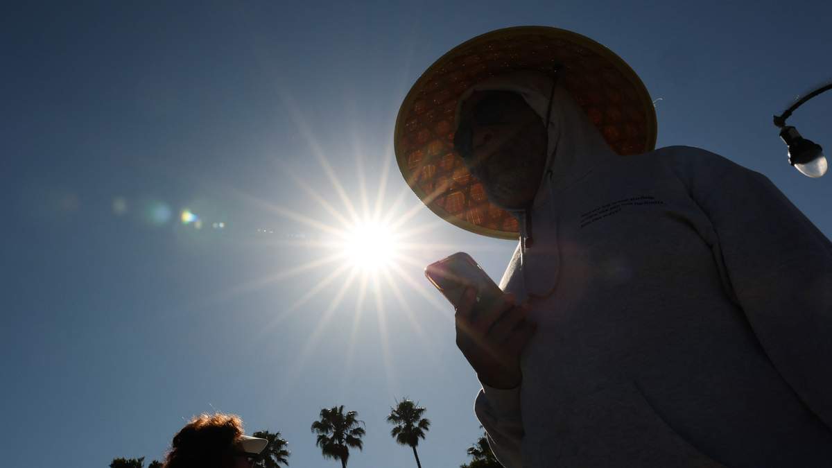 Beachgoers Warned to Avoid Water at 4 LA County Beaches