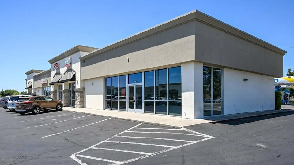 A new Taco Bell store will be moving into this spot in a building on the southwest corner of First Street at Barstow near the Valero gas station and catty corner to Hoover High School. It's a new concept that won't have a drive-thru.