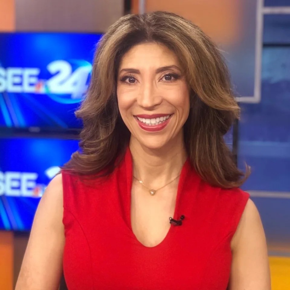 The scammers made her move thousands of dollars from her Robinhood account. Instagram/@alexdelgadotv