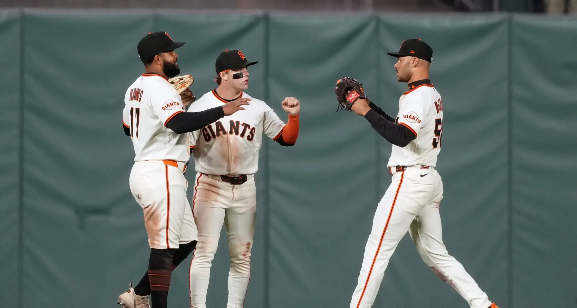 San Francisco defeats Milwaukee in MLB series opener at Oracle Park