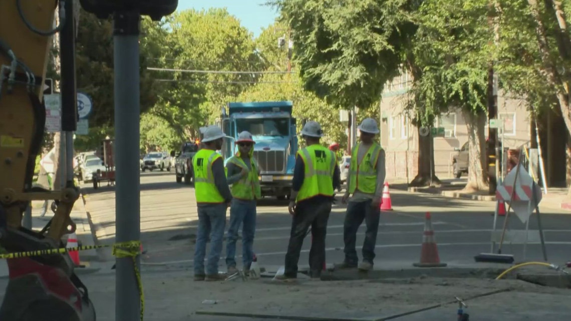 Construction crew hits gas line, evacuating buildings in downtown Sacramento