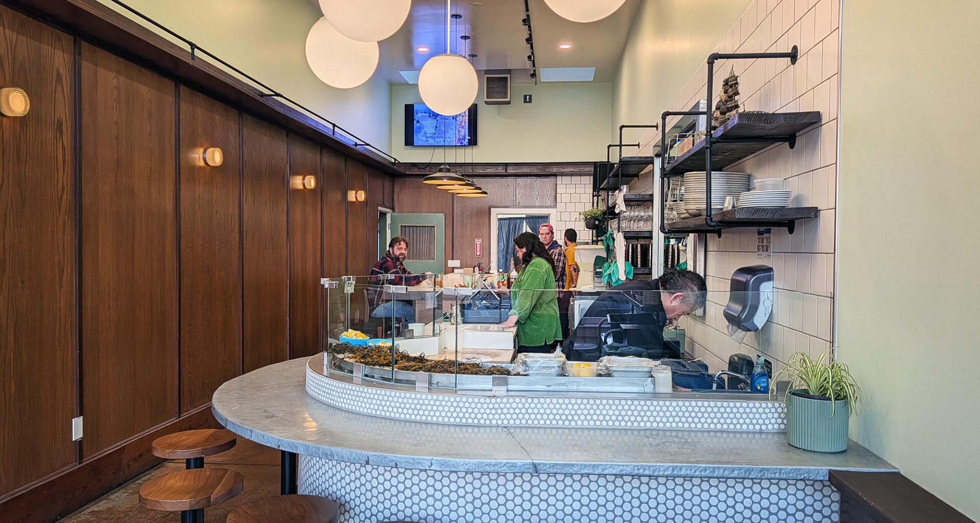 Temescal's Ace Seafood quietly goes dark, plus more East Bay restaurant closures