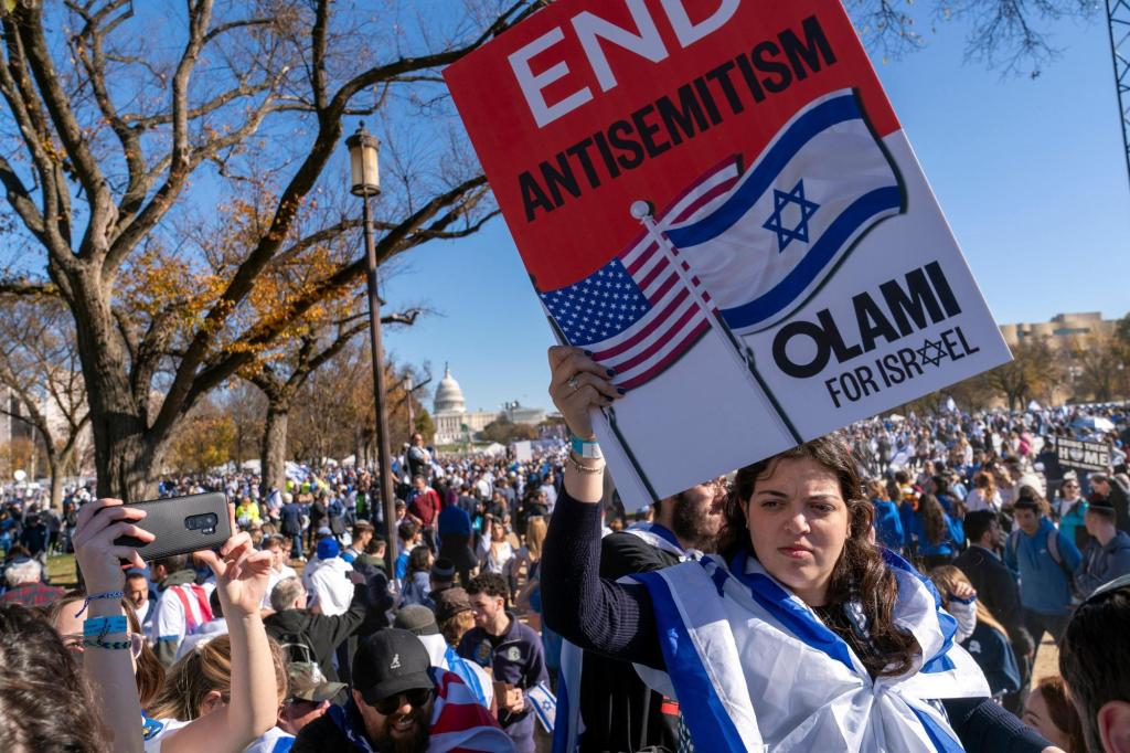 Most American Jews don't feel supported by either party, poll finds