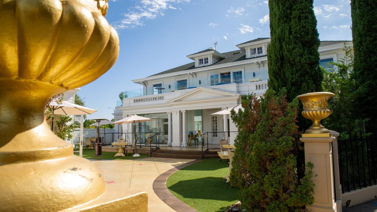 Front of the Anaheim White House Restaurant