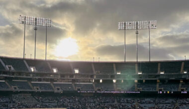Oakland City Council approves Coliseum deal, moving its sale toward final approval