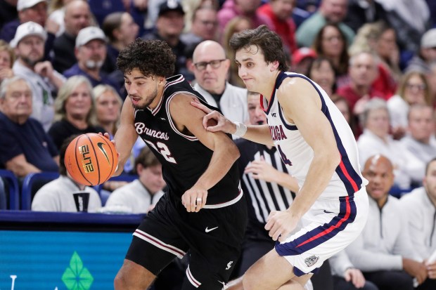 Santa Clara forward Allen Graves, left, controls the ball while pressured by Gonzaga forward Braden Huff during the first half of an NCAA college basketball game, Thursday, Jan. 8, 2026, in Spokane, Wash. (AP Photo/Young Kwak)