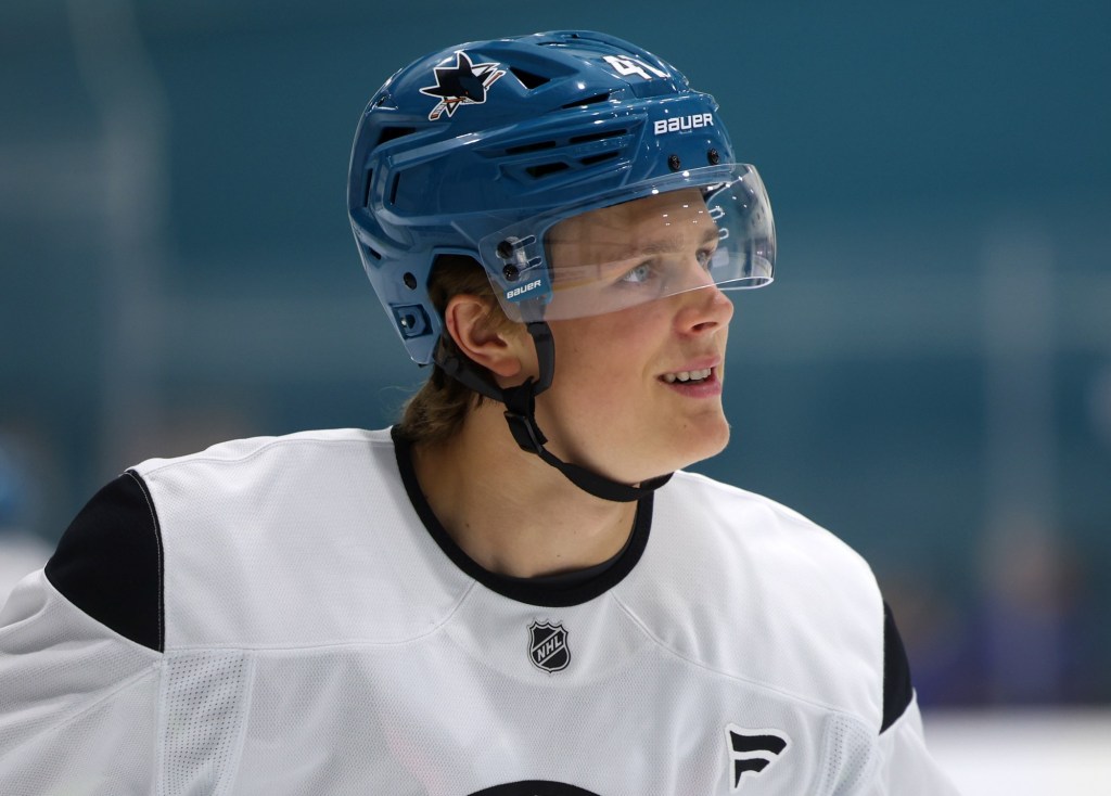 San Jose Sharks sign Ivar Stenberg to three-year entry-level contract