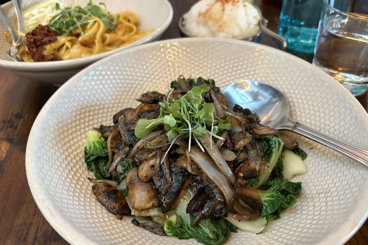 Teni East Kitchen relocates to Piedmont Avenue