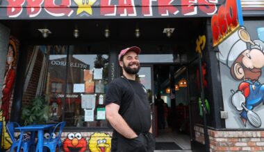 At this Oakland BBQ spot, diners can sing for their supper Oakland's Crazy Block Cheesecakes turns karaoke into a dinner deal